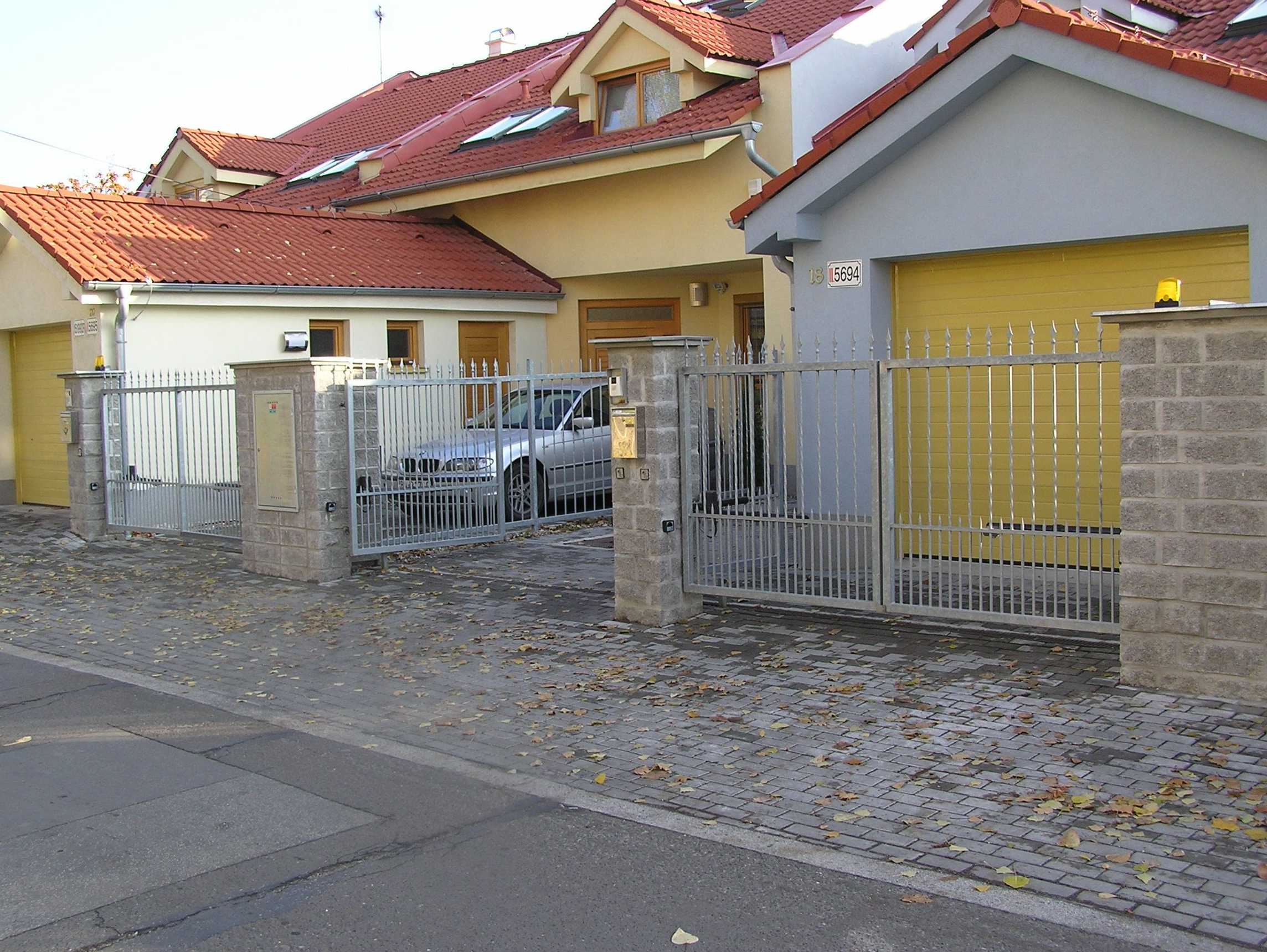 Automatické plotové brány