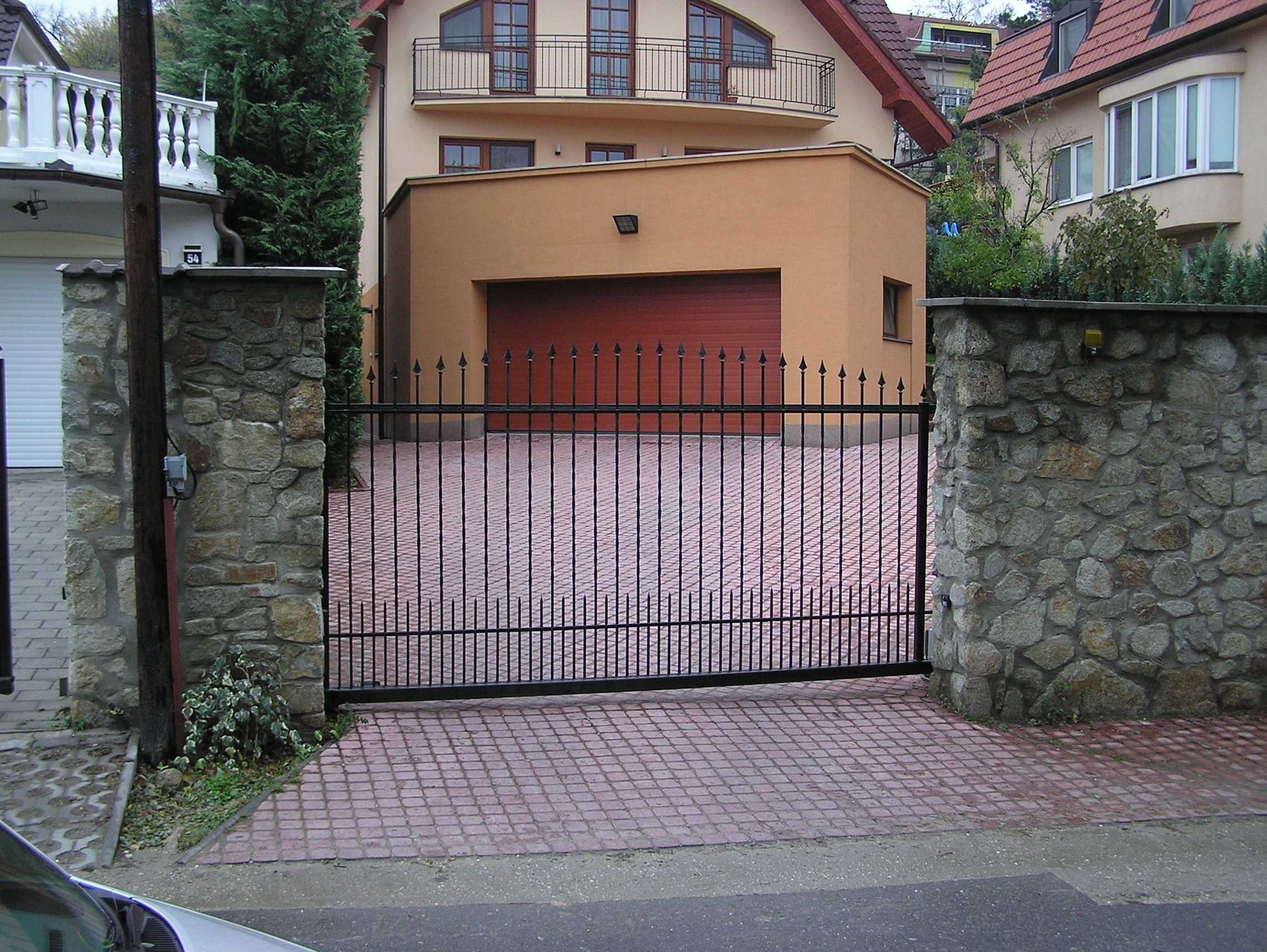 Automatické plotové brány